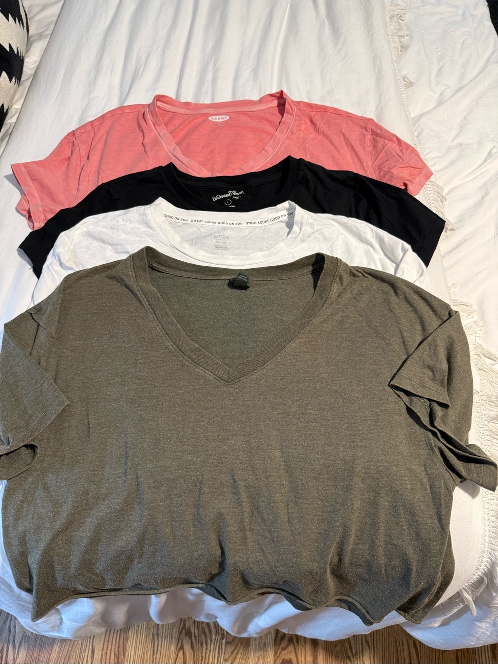Women’s Casual T-Shirt Bundle 4 Tees Old Navy Universal Thread Neutral Basics